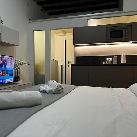 Regina Milano In Corso Lodi - Sky Tv, Wifi E Breakfast Box Apartment Exterior photo