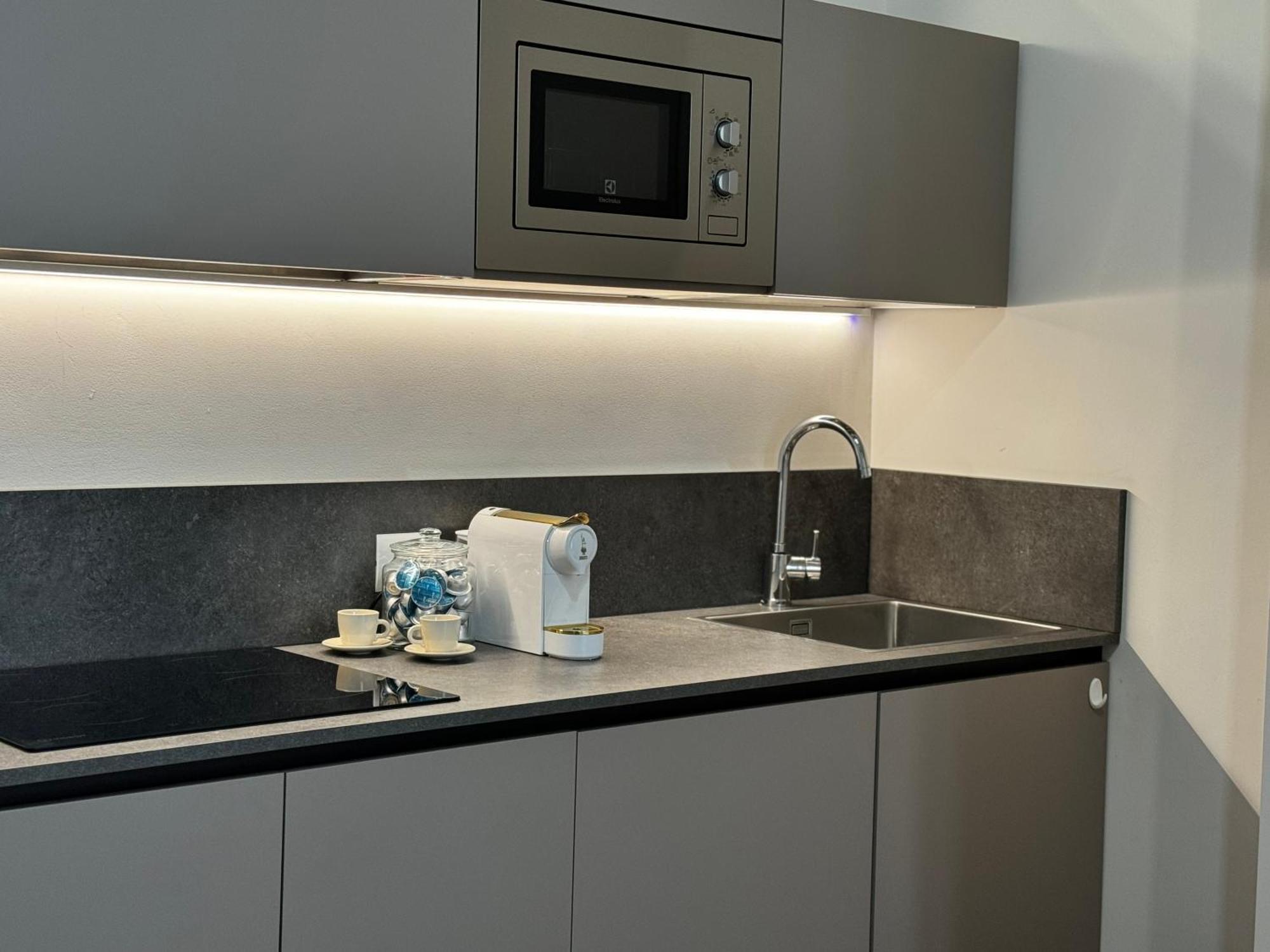 Regina Milano In Corso Lodi - Sky Tv, Wifi E Breakfast Box Apartment Exterior photo